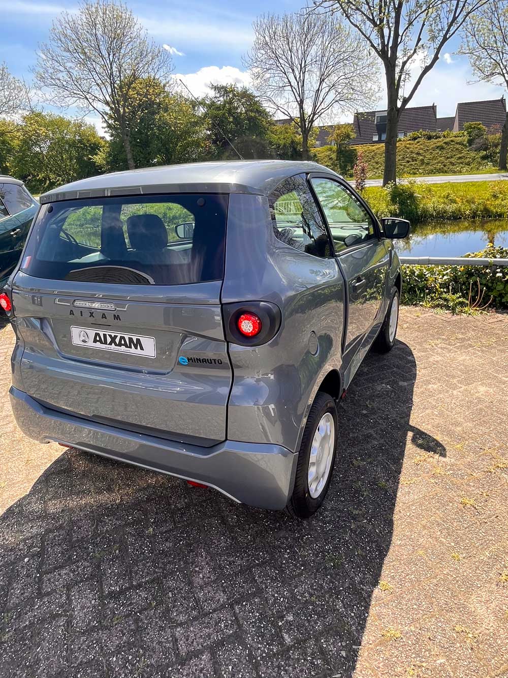 De AIXAM eMinauto 15 e min auto achterkant