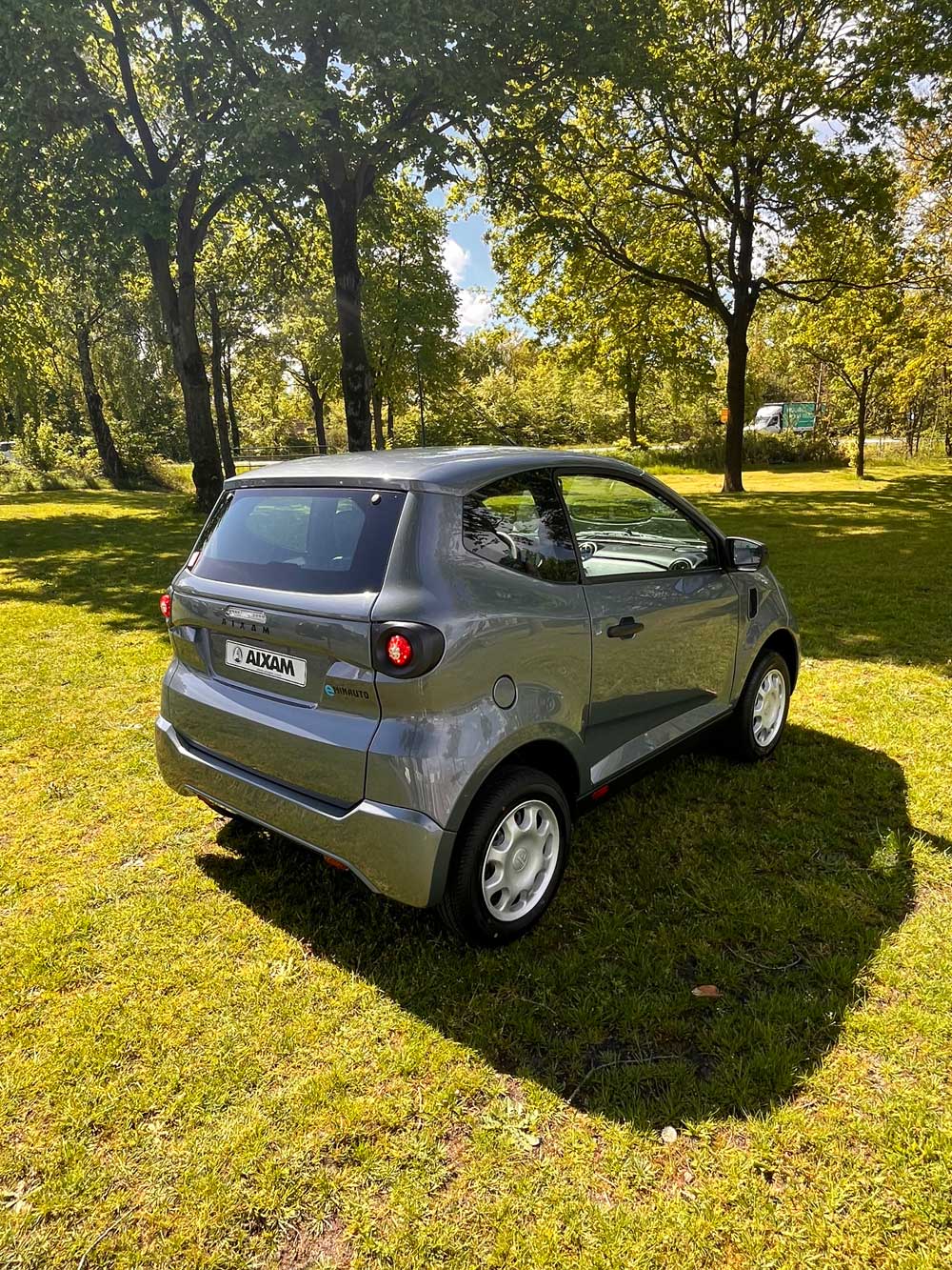 De AIXAM eMinauto 13 e min auto achterkant
