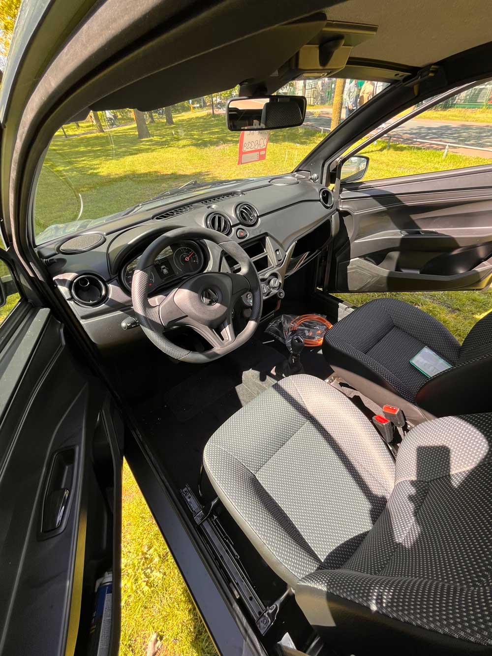De AIXAM eMinauto 9 e min auto ruimte interieur