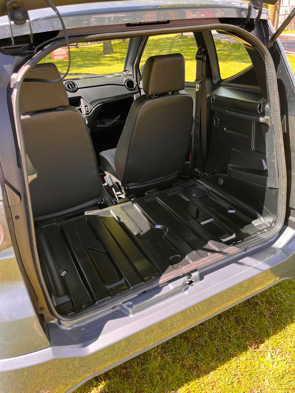 De AIXAM eMinauto 8 e min auto ruimte kofferbak