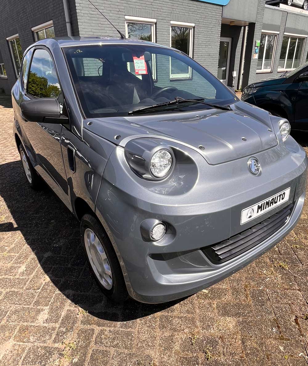 De AIXAM eMinauto 6 e min auto voorkant